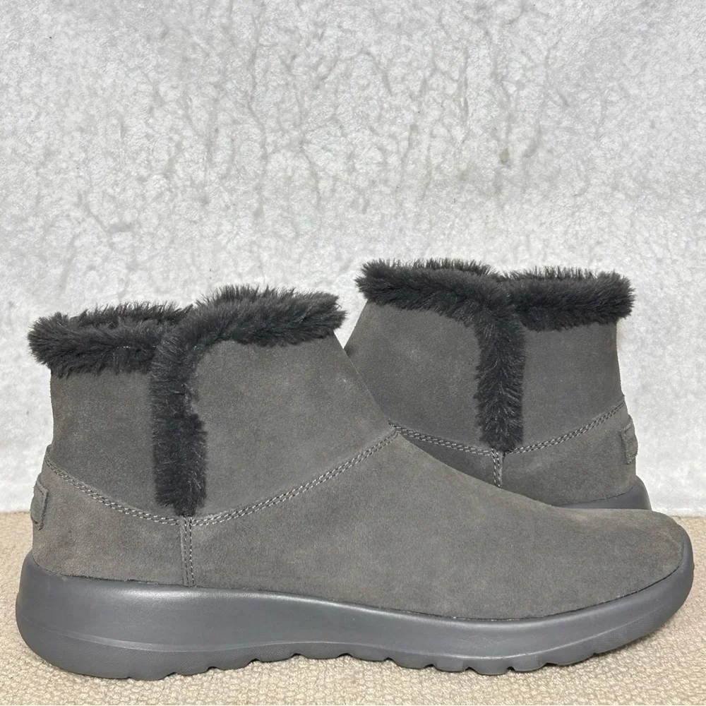 Skechers Womens Grey Suede On the Go Joy Bundle Up Faux Fur Slip On Boots SZ 9.5